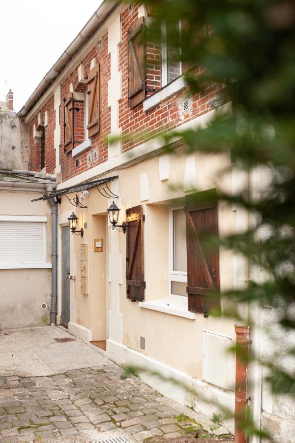 Les Studios De La Faisanderie Chantilly Exterior photo